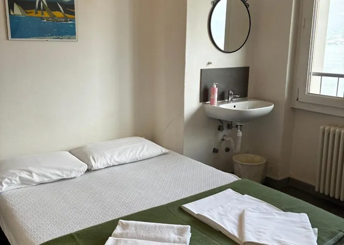 Lake Como Hostel Hostel *