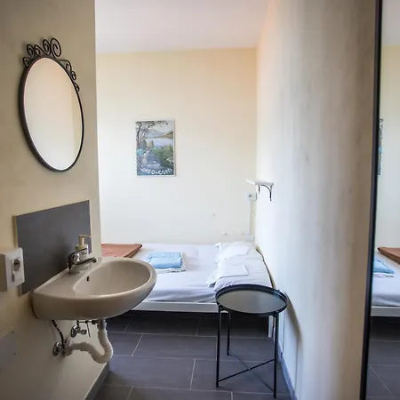 Lake Como Hostel Auberge de jeunesse *