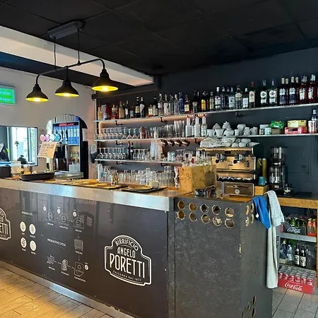 科莫湖旅馆 * 梅纳焦