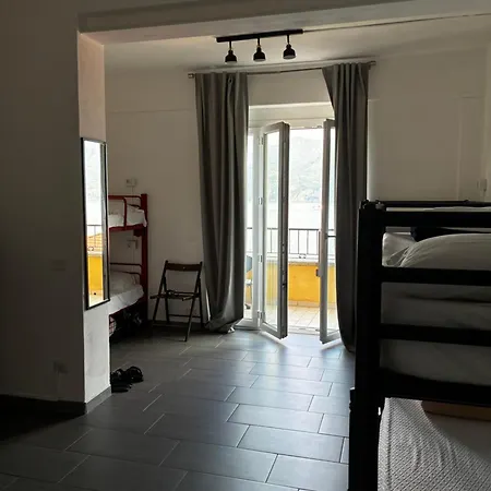 אכסניה Lake Como Hostel