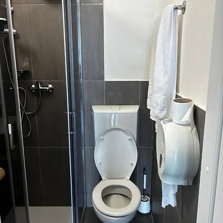 Lake Como Hostel *