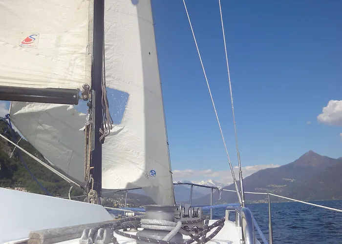 科莫湖旅馆 旅馆 *