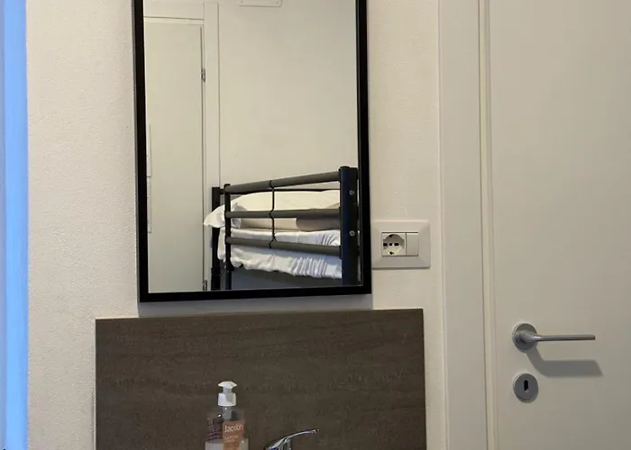 科莫湖旅馆 旅馆 *