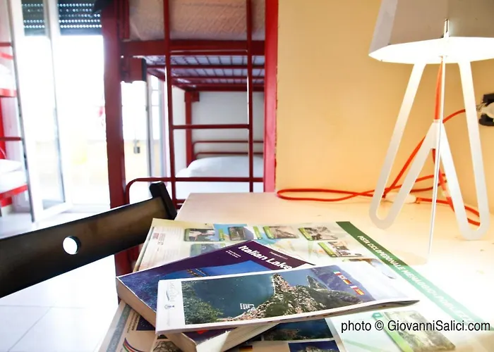 科莫湖旅馆 旅馆 *